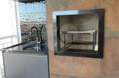 Apartamento com varanda gourmet e condomínio clubena barra funda