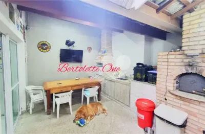 Sobrado para venda, 153m², 3 quartos (1 suíte), quintal, churrasqueira, 3 vagas, água fria santana