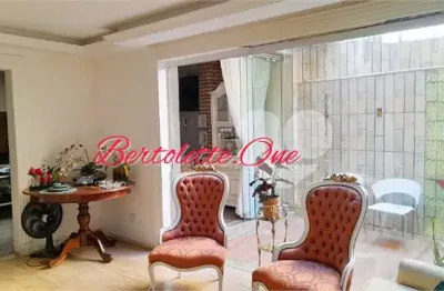 Sobrado para venda, 3 quartos (1 suíte), quintal com churrasqueira. 1 vaga. água fria