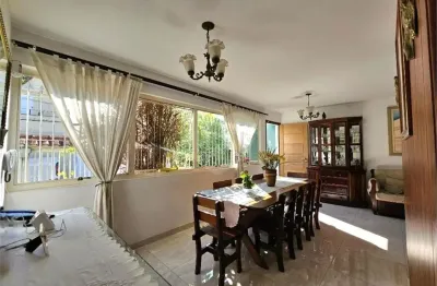 Sobrado venda no horto com 238m2, 3 quartos, 1 suíte, 4 wc, quintal e 3 vagas