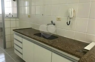 Apartamento com 88m2, 3 quartos, sala, cozinha, banheiro e 1 vaga de garagem