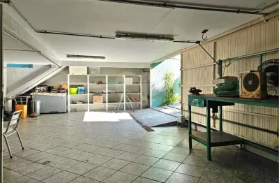 Venda casa assobradada, horto, 3 quartos, 1 suíte e 3 vagas.