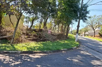 Terreno plano em condomínio, com 1.153 metros quadrados de áre