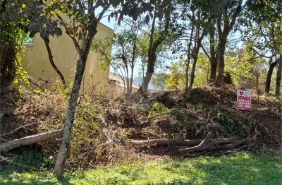 Terreno plano em condomínio, com 1.153 metros quadrados de áre