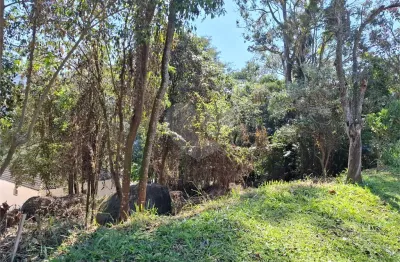 Terreno em condomínio, com 455 metros quadrados de área