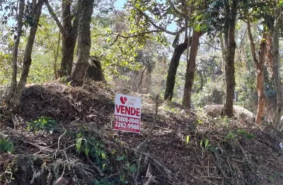 Terreno em condomínio, com 455 metros quadrados de área