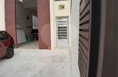 Sobrado venda ou locação horto com 254m2, 4 quartos, 2 sala, 2 cozinha, quintal e 3 vagas de garagem