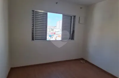 Sobrado locação vila ema com 164m2, 4 quartos, 2 suítes, 2 salas, cozinha, 5 banheiros, área de serviço e 2 vagas de garagem