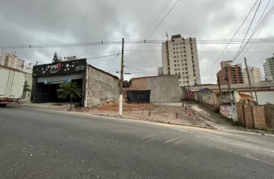 Terreno c/190m², frente considerável, ótima localização e pronto para construir.