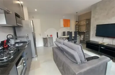 Apartamento 52 au ao lado do metro com sacada e lazer