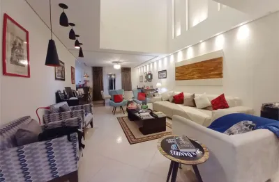 Casa de condomínio para venda,  240 m², mobiliada, 3 quartos, 3 suítes.
