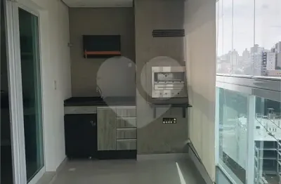 Aluga-se apartamento em andar alto e próximo ao metrô santana
