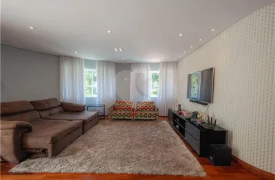 Aluga-se casa em condomínio de alto padrão no bairro tremembé.