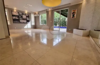 Casa de condomínio para aluguel com 170 metros quadrados com 3 quartos