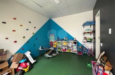 Sobrado aconchegante à venda – 2 dormitórios, quintal  amplo e localização privilegiada!