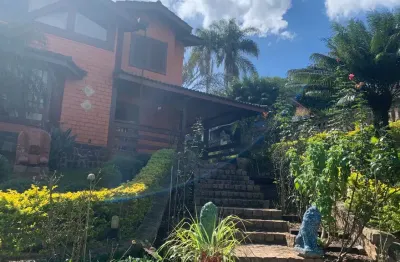 Casa colonial em condomínio fechado na serra da cantareira