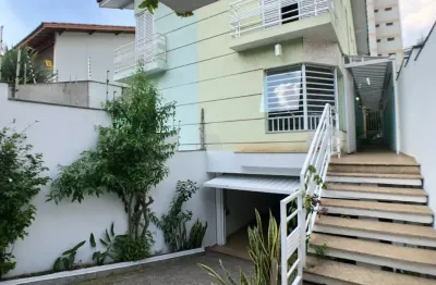 Amplo sobrado na região da água fria – conforto e localização privilegiada!