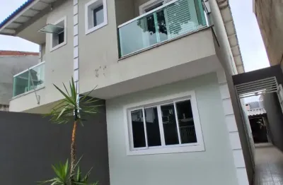 Sobrado impecável com 3 dormitórios e espaço gourmet no jardim adriana