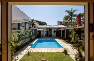 Sobrado à venda, 400 m², 3 dormitórios (1 suíte), piscina, 3 vagas em suarão – itanhaém/sp!