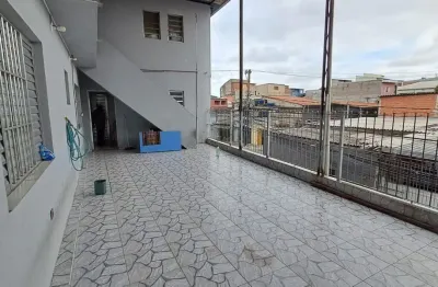 Sobrado à venda | 430 m² | 2 dormitórios (1 suíte) | 3 edículas | 2 vagas na vila zatt!