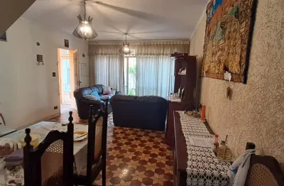 Sobrado à venda | 178 m² | 2 dormitórios (1 suíte) | 3 vagas na parada inglesa!