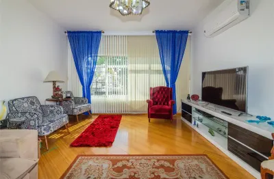 Casa à venda no horto florestal | 180 m² | 3 dormitórios (2 suítes) | 4 vagas!