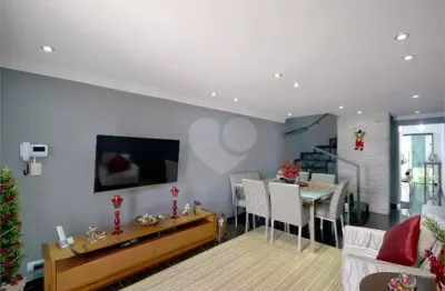 Sobrado à venda no Bosque da Saúde – 3 dormitórios (2 suítes) – 2 vagas – R$ 890.000