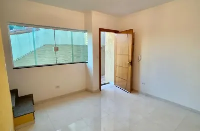 Sobrado  novo a venda  em condomínio fechado, 2 suítes e 1 vaga