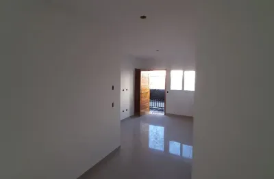 Casa à venda em condomínio na Vila Dom Pedro II , com 2 quartos , 1 vaga de garagem , sala , cozinha , banheiro e área de serviço .