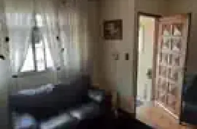 Sobrado no pari, rua santa rita. casa possui sala, cozinha com armários, lavabo, dois dormitórios, sendo uma suíte,