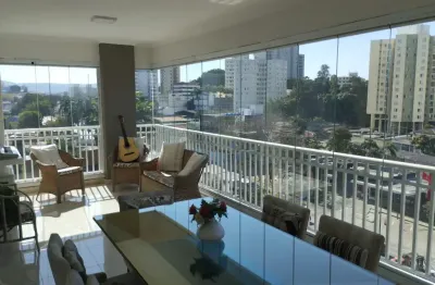 Apartamento à venda com 3 suítes e 153 metros ao lado do metrô