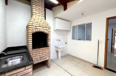 Sobrado com 2 suítes, área gourmet e 2 vagas na vila cosntaça