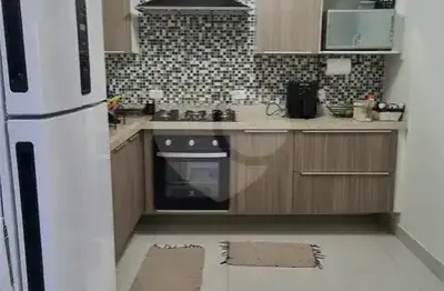 Sobrado à venda com: 70m² | 2 suítes | 2 vagas fixas | churrasqueira | baixo custo