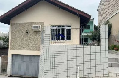 Casa com 3 dormitórios + sobrado e kitnet – trindade, florianópolis/sc