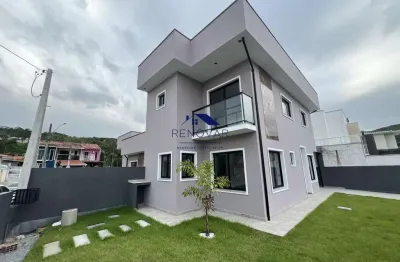 Sobrado com 03 dormitórios sendo 01 suíte 02 vagas amplo quintal em são jose/sc