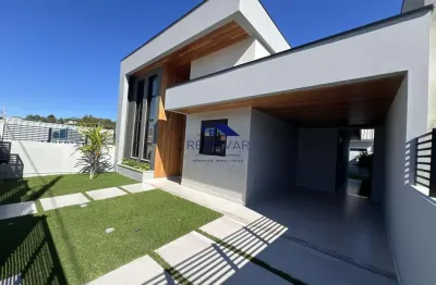 Casa com 3 dormitórios, suíte e área gourmet com churrasqueira