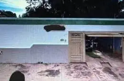 Venda - casa ampla com 2 quartos sendo 1 suíte, ótima localização