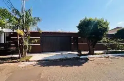 Casa com 4 quartos à venda na Rua Portugal, Jardim América, Campo Grande