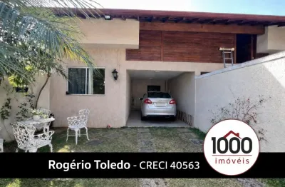 Casa com cara de casa. Fica logo ali no bairro Borboleta e são 3 quartos.