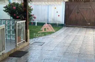 Casa com 2 quartos à venda na Rua das Violetas, Centro, Maricá