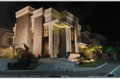 Belíssima mansão luxuosa com porteira fechada e com automatização  / energia solar