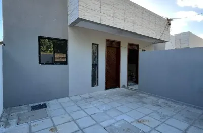 Excelente casa com um ótimo acabamento, boa localização, rua calçada