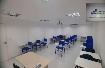 Casa comercial de 150 m2, com 8 salas , 02 banheiros e cozinha, matatu de brotas
