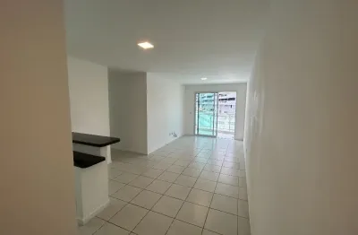 Apartamento de 65m², com 2/4, suite, varanda, caminho das àrvores