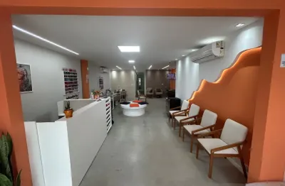 Casa comercial de 180 m² de área total e 135 m² de área construída