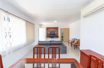 Casa 3 quartos com suíte - 216m2 privativos - petrópolis