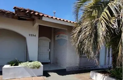 Casa com 3 quartos para alugar na Vila Lucas Araújo, Passo Fundo 