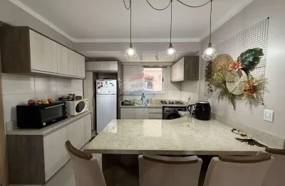 Apartamento mobiliado - dois quartos e vaga no centro