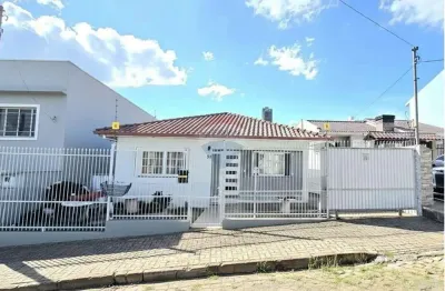 Casa com 3 quartos à venda na Rua Zélia Neto, 95, Vila Planaltina, Passo Fundo