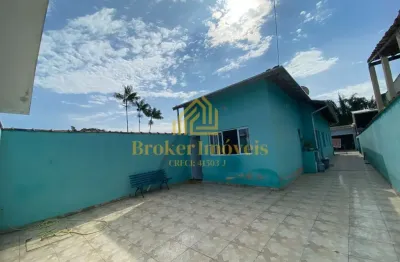 Belíssima casa no gaivotas caraguatatuba, próximo a farmácias e comércios do bairro